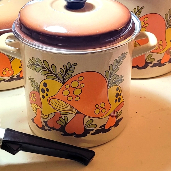 6 pc 70s MERRY MUSHROOM COOKING POTS W LIDS Dutch oven, large & med stock POTS - Picture 6 of 9